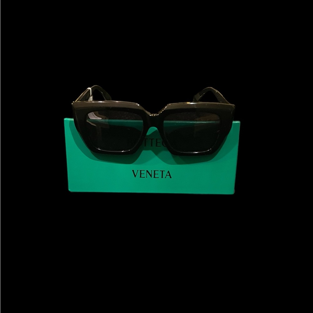 BOTTEGA VENETA BLACK SUNGLASSES